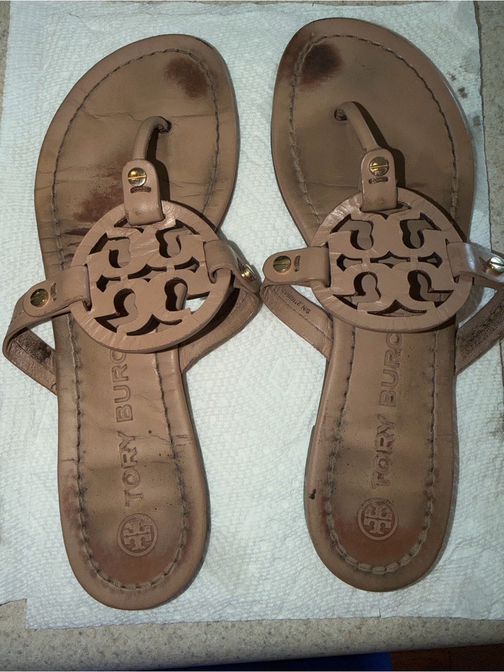 Tory Burch Logo Thong Sandals in Light Brown